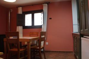 Kuchyň nebo kuchyňský kout v ubytování Apartamentos NOGUERA de ALBARRACÍN