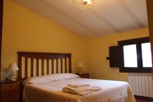 Postel nebo postele na pokoji v ubytování Apartamentos NOGUERA de ALBARRACÍN