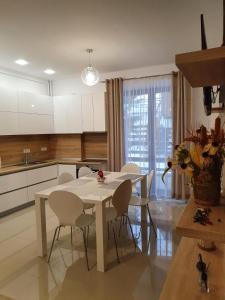 Nhà bếp/bếp nhỏ tại Apartament ȘIC Poiana Brasov