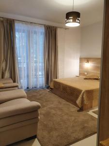 Giường trong phòng chung tại Apartament ȘIC Poiana Brasov