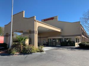 a hampton gas station with a sign on it at Econo Lodge Dothan West in Dothan