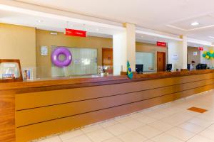 a lobby with a cash counter in a hospital at Suites Hotsprings - Caldas Novas in Caldas Novas