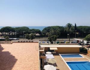 Výhled na bazén z ubytování Apartamento Terraza Mar nebo okolí
