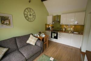 Gallery image of Larch Cottage, Ruston dog friendly with hot tub in Scarborough