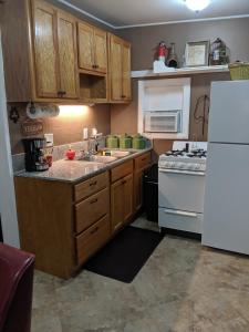 Köök või kööginurk majutusasutuses Come Friday Cottages