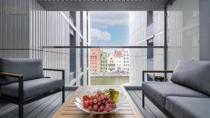 Posedenie v ubytovaní Apartament Chmielny River View - Granaria - Comfy Apartments