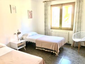 Postel nebo postele na pokoji v ubytování Villa Begur - Sa Fontansa