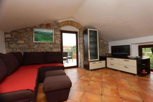 Televízia a/alebo spoločenská miestnosť v ubytovaní Apartment in Silo/Insel Krk 13419