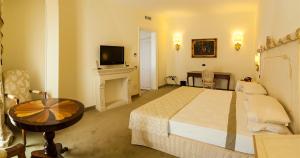 a hotel room with a bed and a television at Grand Hotel Di Lecce in Lecce