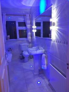 Um banheiro em Sea Breeze Bed and Breakfast