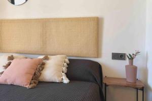 A bed or beds in a room at Edifici Ciutadella
