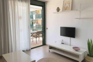 A television and/or entertainment centre at Edifici Ciutadella