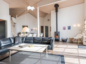 Khu vực ghế ngồi tại 14 person holiday home in Blåvand