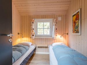 Giường trong phòng chung tại 14 person holiday home in Blåvand +42 ảnh
