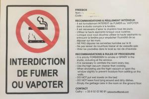 a sign with a sign that reads infiltration denser our vaporizer at Studio proche de Paris in Saint-Cloud