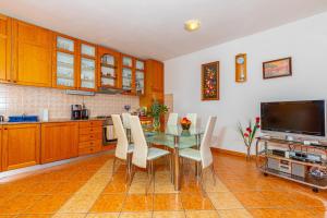 Kuchyň nebo kuchyňský kout v ubytování Apartment in Dramalj 41606