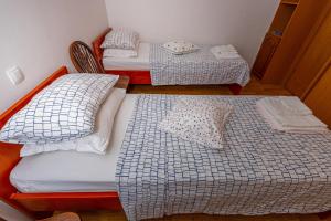 Postel nebo postele na pokoji v ubytování Apartment in Dramalj 41606