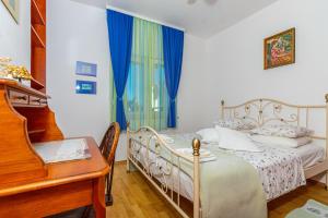 Postel nebo postele na pokoji v ubytování Apartment in Dramalj 41606