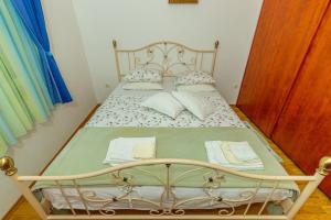 Postel nebo postele na pokoji v ubytování Apartment in Dramalj 41606