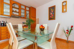Kuchyň nebo kuchyňský kout v ubytování Apartment in Dramalj 41606