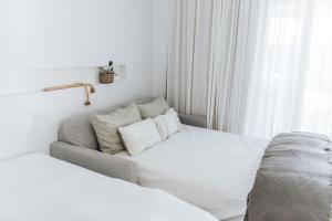 a bedroom with a bed and a couch and a window at Studio on Lewis Tiny House in Mudgee