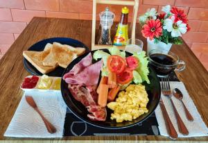 Makanan di atau berdekatan hotel