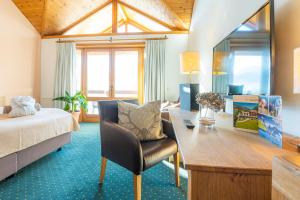 Łóżko lub łóżka w pokoju w obiekcie Hotel Das Gastein - ganzjährig inklusive Alpentherme Gastein & Sommersaison inklusive Gasteiner Bergbahnen