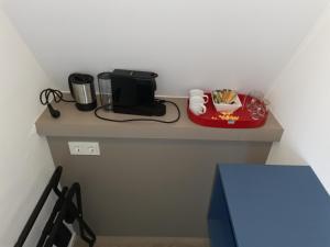 Příslušenství pro přípravu čaje a kávy v ubytování B&B Bovenweg