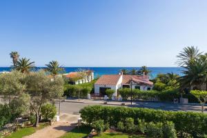 a house with the ocean in the background at Villa Lavanda by Villa Plus in Santo Tomás