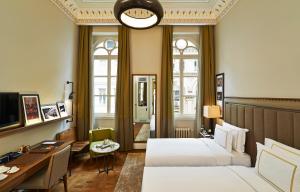 Postel nebo postele na pokoji v ubytování The Bank Hotel Istanbul, a Member of Design Hotels + 37 fotografií