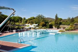Bazén v ubytovaní Camping Village Rocchette alebo v jeho blízkosti