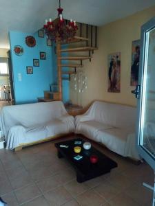 Istumisnurk majutusasutuses Whole apartment in Loutsa with amazing view