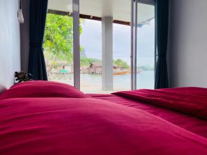 Postel nebo postele na pokoji v ubytování Koh Mook Sea View Bungalow