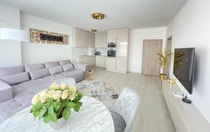 Kuchyňa alebo kuchynka v ubytovaní New Luxury City centre apartment with panoramic view, free parking