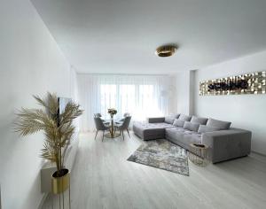 Posedenie v ubytovaní New Luxury City centre apartment with panoramic view, free parking