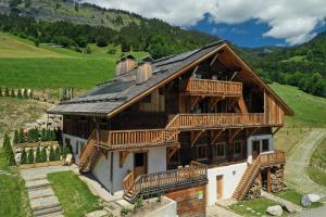 an overhead view of a large wooden house at LE TOI DU MONDE in Flumet