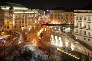 a city street at night with traffic and buildings at The Guesthouse Vienna in Vienna