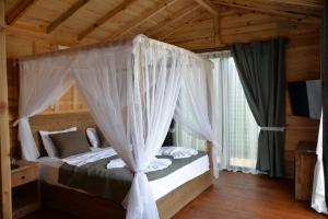 Cama ou camas em um quarto em Symbola Oludeniz Beach Hotel