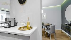 Kuchyňa alebo kuchynka v ubytovaní Apartament Chmielny River View - Granaria - Comfy Apartments
