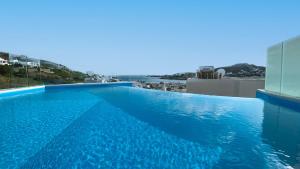 Bazén v ubytovaní Amperian Mykonos Suites & Villas alebo v jeho blízkosti