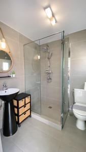 Kúpeľňa v ubytovaní Amperian Mykonos Suites & Villas