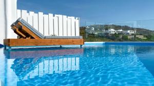 Bazén v ubytovaní Amperian Mykonos Suites & Villas alebo v jeho blízkosti