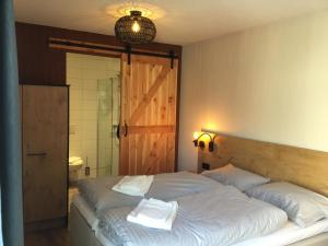 Postel nebo postele na pokoji v ubytování Slaperij Salud! Studios & appartementen