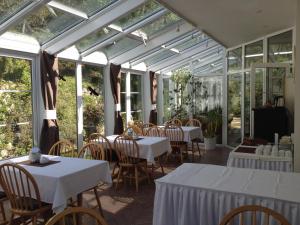 Reštaurácia alebo iné gastronomické zariadenie v ubytovaní Pension Filip