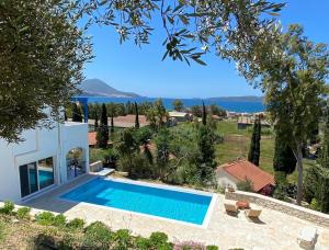 The swimming pool at or close to Villa Andrea