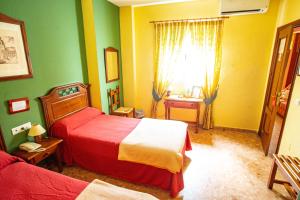Ein Bett oder Betten in einem Zimmer der Unterkunft Hotel Arunda II