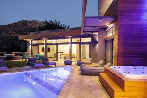 Piscina de la sau aproape de Vista Paraiso +39 fotografii