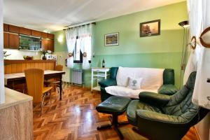 Kuchyň nebo kuchyňský kout v ubytování Apartment in Funtana with sea view, terrace, air conditioning, WiFi (4879-1)