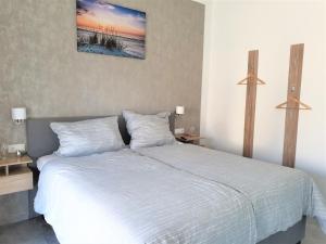 Postel nebo postele na pokoji v ubytování Ferienwohnung Küstenidyll, Am Alten Deich 4-6, Whg 2