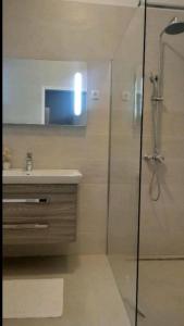 Bilik mandi di Holiday Home Sumartin (682-2)